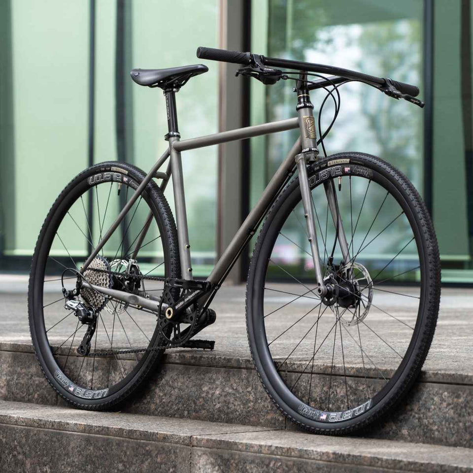 B824 3-Piece Bar (Black)